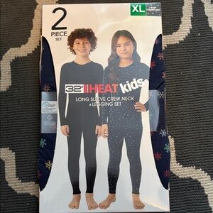 32 Degrees Kids Black Snowflake Thermal Set